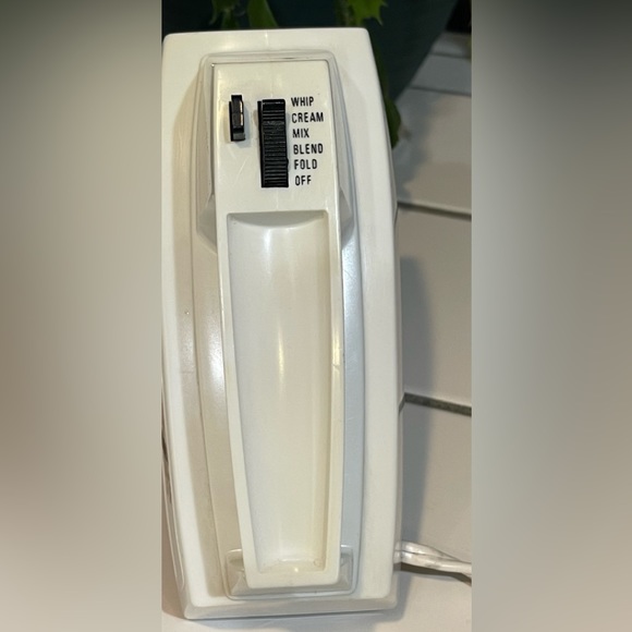 Vintage Handheld Mixer - Picture 6 of 9